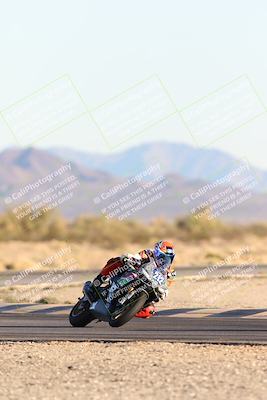 media/Dec-07-2025-CVMA (Sun) [[3e7d2de5dc]]/Race 18-Formula Twins-Formula 40 UL/